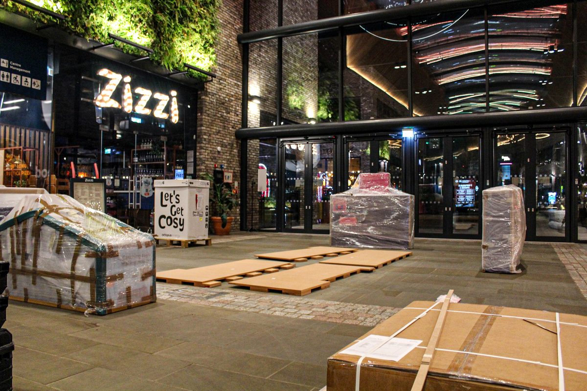 Night delivery — retail unit installation