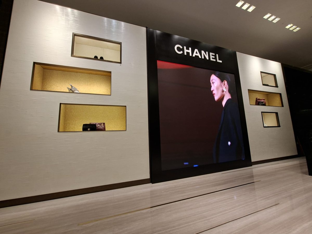 Chanel installation